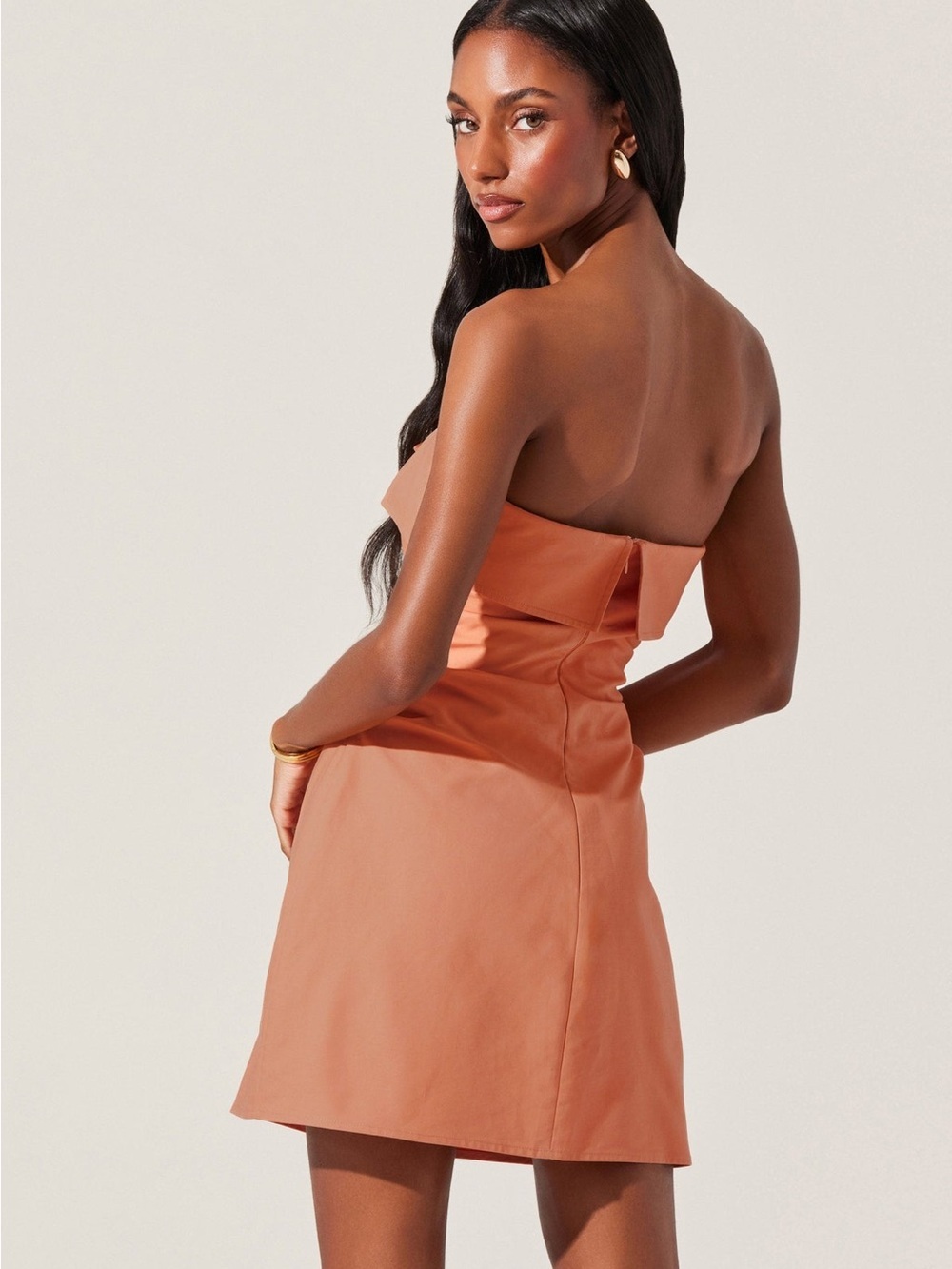 ASTR The Label Off Shoulder Ruched Button Front Mini Dress Rust Size Large - Picture 2 of 5